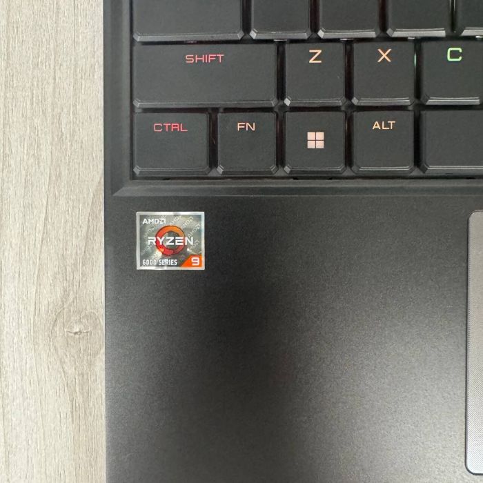 Ігровий ноутбук Maingear Vector Pro MG-VCP2 / 15.6" (2560x1440) IPS / AMD Ryzen 9 6900HX (8 (16) ядер по 3.3 - 4.9 GHz) / 16 GB DDR5 / 1000 GB SSD NVMe / nVidia GeForce RTX 3080, 16 GB GDDR6, 256-bit / WebCam б/в - зображення 8