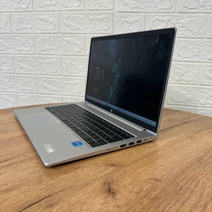 Ультрабук Б-клас HP ProBook 650 G8 / 15.6" (1920x1080) IPS / Intel Core i5-1135G7 (4 (8) ядра по 2.4-4.2 GHz) / 16 GB DDR4 / 512 GB SSD / Iris Xe Graphics / WebCam б/в - зображення 5