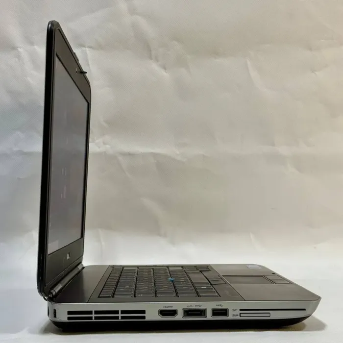 Ноутбук Dell Latitude E5430 / 14" (1366x768) TN / Intel Core i5-3320M (2 (4) ядра по 2.6 - 3.3 GHz) / 8 GB DDR3 / 320 GB HDD / Intel HD Graphics 4000 / WebCam / Windows 10 Pro б/в - зображення 4
