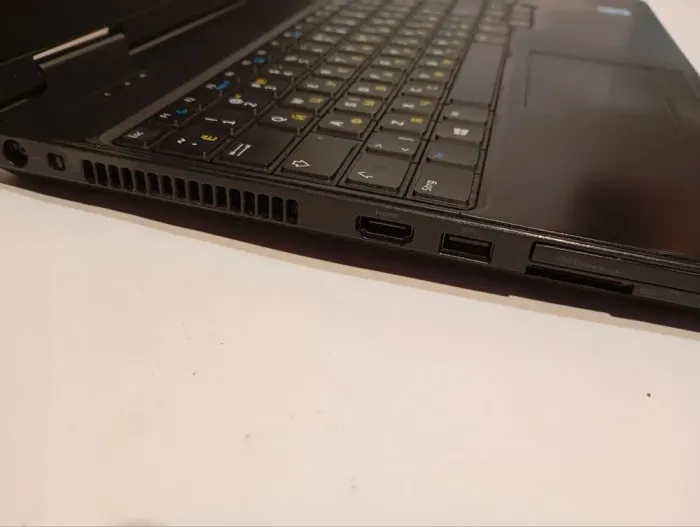 Ноутбук Б-клас Dell Latitude E5540 / 15.6" (1366x768) TN / Intel Core i5-4310U (2 (4) ядра по 2.0 - 3.0 GHz) / 8 GB DDR3 / 256 GB SSD / Intel HD Graphics 4400 / WebCam / DVD-RW б/в - зображення 4