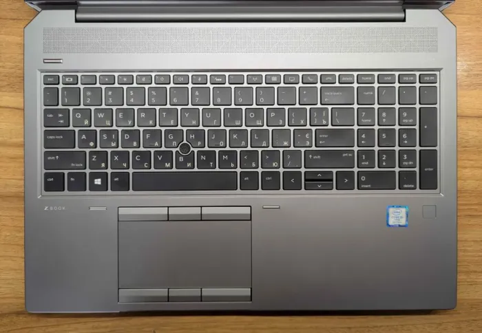 Мобільна робоча станція HP zBook 15 G5 / 15.6" (1920x1080) IPS / Intel Core i5-8400H (4 (8) ядра по 2.5 - 4.2 GHz) / 16 GB DDR4 / 512 GB SSD / nVidia Quadro P1000, 4 GB GDDR5, 128-bit / WebCam / TouchID / Windows 10 б/в - зображення 3