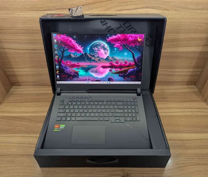 Ігровий ноутбук Asus ROG Strix G733PY / 17,3" (2560x1440) IPS / AMD Ryzen 9 7945HX (16 (32) ядер по 2,5 - 5,4 ГГц) / 64 ГБ DDR5 / 1000 ГБ SSD / nVidia GeForce RTX 4090, 16 ГБ GDDR6, 256-біт / Веб-камера / HDMI / Windows 11 б/в - зображення 9