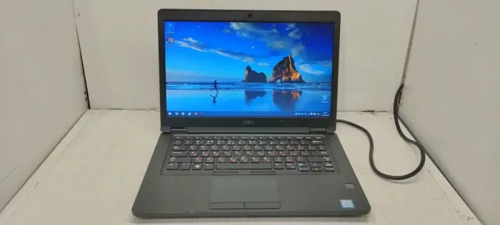 Ноутбук Б-клас Dell Latitude 5490 / 14" TN / Intel Core i5-8250U (4(8) ядра по 1.6-3.4GHz) / 16GB DDR4 / 256GB SSD / UHD Graphics 620 / WebCam б/в - зображення 2