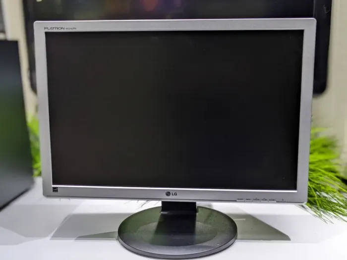 Монітор LG Flatron W2242T / 22" (1680x1050) TN / VGA, DVI / VESA 100x100 б/в - зображення 2