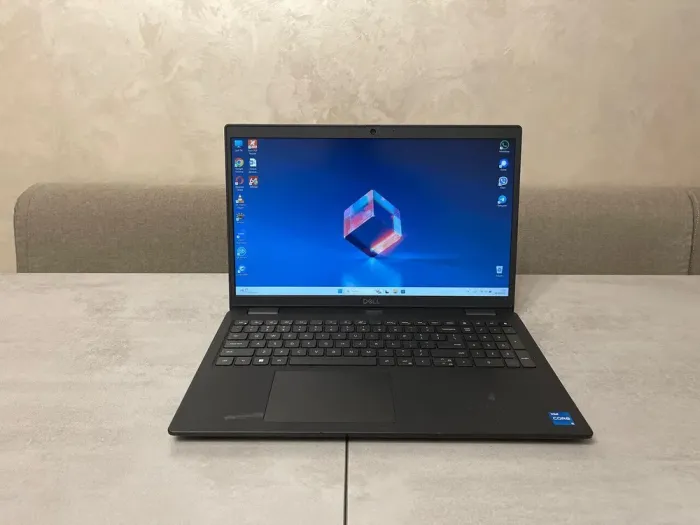 Ноутбук Б-клас Dell Latitude 3520 / 15.6" (1920x1080) IPS / Intel Core i5-1135G7 (4 (8) ядра по 2.4 - 4.2 GHz) / 16 GB DDR4 / 256 GB SSD M.2 / Intel Iris Xe Graphics / WebCam б/в - зображення 2