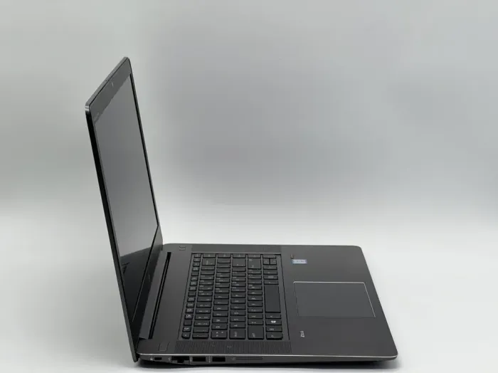 Мобільна робоча станція HP ZBook Studio G4 / 15.6" (1920x1080) IPS / Intel Xeon E3-1505M v6 (4 (8) ядра по 3.0 - 4.0 GHz) / 16 GB DDR4 / 480 GB SSD / nVidia Quadro M1200, 4 GB GDDR5, 128-bit / WebCam б/в - зображення 3