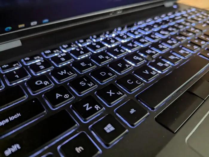 Ігровий ноутбук Dell Precision 3540 / 15.6" (1920x1080) IPS / Intel Core i5-8365U (4 (8) ядра по 1.6 - 4.1 GHz) / 16 GB DDR4 / 480 GB SSD / AMD Radeon Pro WX 2100, 2 GB GDDR5, 64-bit / WebCam / Windows 10 б/в - зображення 6