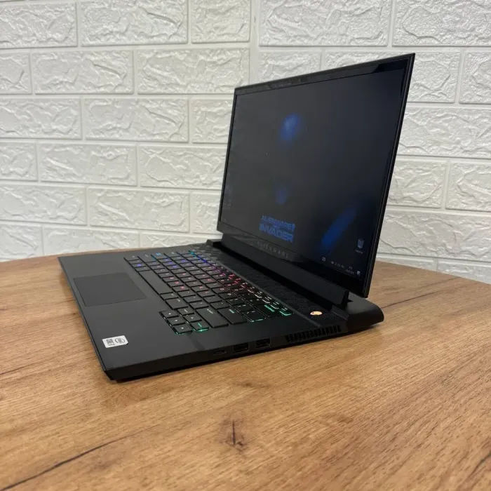 Ігровий ноутбук Б-клас Dell Alienware m15 R4 / 15.6" (1920x1080) IPS / Intel Core i7-10870H (8 (16) ядер по 2.2 - 5.0 GHz) / 16 GB DDR4 / 512 GB SSD / nVidia GeForce RTX 3070, 8 GB GDDR6, 256-bit / WebCam б/в - зображення 5