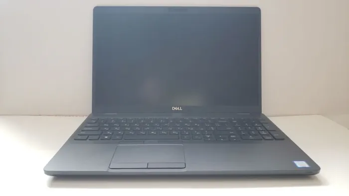 Мобільна робоча станція Dell Precision 3541 / 15,6" (1920x1080) IPS / Intel Core i7-9750H (6 (12) ядер по 2,6 - 4,5 ГГц) / 32 ГБ DDR4 / 512 ГБ SSD / nVidia Quadro P620, 4 ГБ GDDR5, 128-біт / WebCam б/в - зображення 2