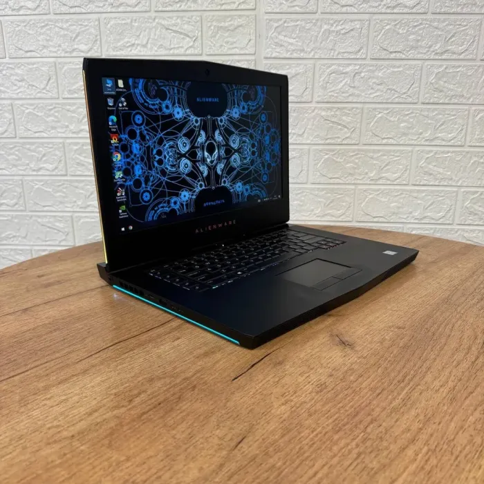 Ігровий ноутбук Б-клас Dell Alienware 15 R4 / 15.6" (1920x1080) IPS / Intel Core i7-8750H (6 (12) ядра по 2.2 - 4.1 GHz) / 16 GB DDR4 / 512 GB SSD / nVidia GeForce GTX 1080 Max-Q, 8 GB GDDR5X, 256-bit / WebCam б/в - зображення 4