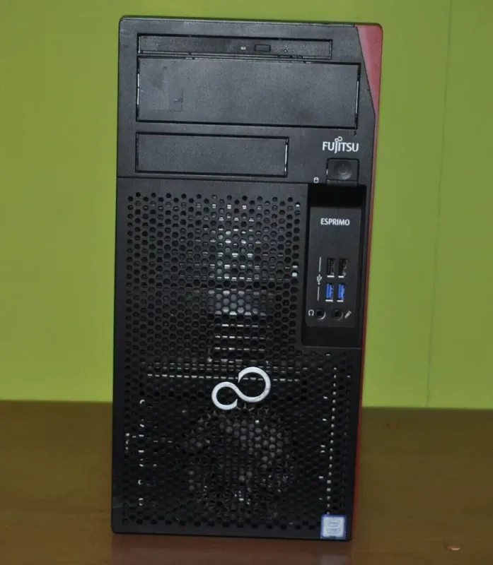 Комп'ютер Fujitsu Esprimo P558 E85 Tower / Intel Core i3-8100 (4 ядра по 3.6 GHz) / 8 GB DDR4 / 240 GB SSD / Intel UHD Graphics 630 / Windows 11 Pro б/в - зображення 2