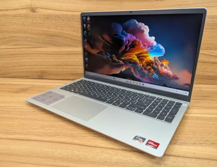 Ноутбук Dell Inspiron 15 3525 / 15.6" (1920x1080) IPS Touch / AMD Ryzen 5 5625U (6 (12) ядер по 2.3 - 4.3 GHz) / 16 GB DDR4 / 512 GB SSD / AMD Radeon Vega 8 / WebCam / Windows 11 б/в - зображення 5