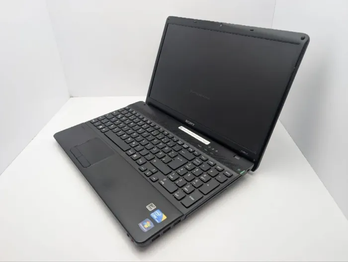 Ноутбук Sony VPC-EB4L1E / 15.6" (1366x768) TN / Intel Core i3-380M (2 ядра по 2.5 GHz) / 6 GB DDR3 / 750 GB HDD / Intel HD Graphics / WebCam / DVD-ROM б/в - зображення 7