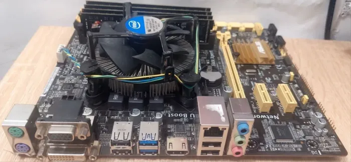 Комплект: Материнська плата Asus B85M-G / LGA1150 / Intel Core i5-4690 (4 ядра по 3.5 - 3.9 GHz) / 32 GB DDR3 / Intel HD Graphics 4600 + Кулер б/в - зображення 3