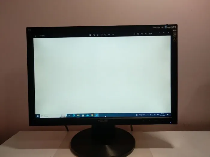 Монітор Asus VW193D-B / 19" (1440x900) TN+film / VGA / VESA 100x100 б/в - зображення 4