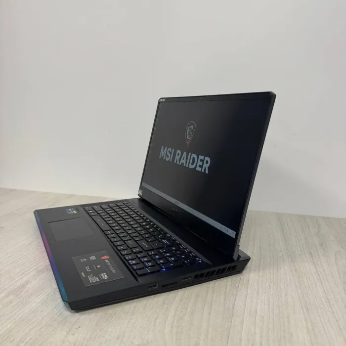 Ігровий ноутбук Б-класу MSI GE76 Raider 11UH / 17,3" (1920x1080) IPS / Intel Core i9-11980HK (8 (16 ядер по 3,3 - 5,0 ГГц) / 32 ГБ DDR4 / 512 ГБ SSD / nVidia GeForce RTX 3080, 16 ГБ GDDR6, 256-біт / WebCam б/в - зображення 6
