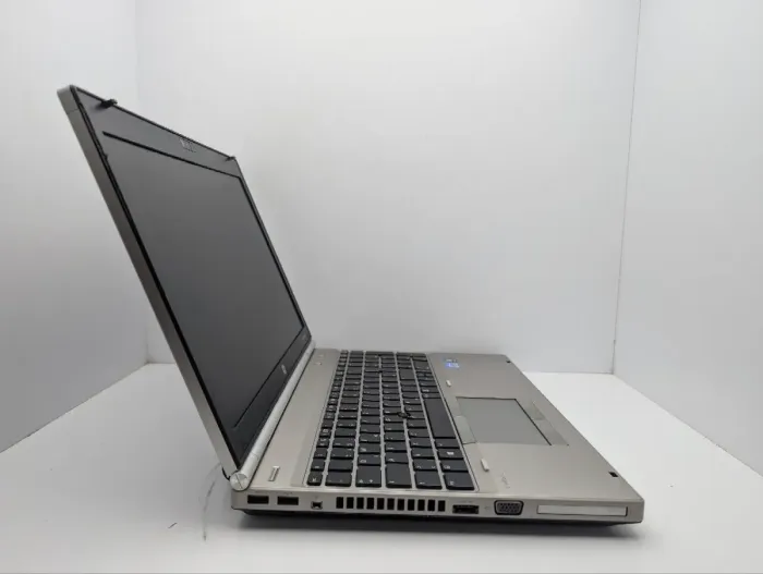 Ноутбук HP EliteBook 8560p / 15.6" (1366x768) TN / Intel Core i7-2620M (2 (4) ядра по 2.7 - 3.4 GHz) / 6 GB DDR3 / 1000 GB HDD / Intel HD Graphics 3000 / WebCam б/в - зображення 4