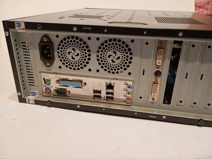 ПК Б-клас Amadey SFF / AMD Athlon II X2 250 (2 ядра по 3.0 GHz) / 8 GB DDR3 / 128 GB SSD / AMD Radeon HD 3650, 512 MB DDR2, 128-bit / 400W / Win 10 б/в - зображення 4