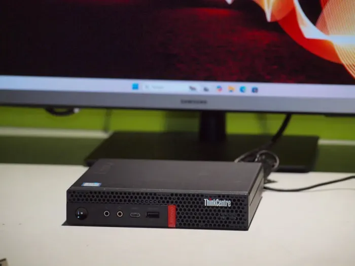 Неттоп Lenovo ThinkCentre M720q Tiny USFF / Intel Core i5-8400T (6 ядер по 1.7 - 3.3 GHz) / 8 GB DDR4 / 256 GB SSD / UHD Graphics 630 б/в - зображення 2