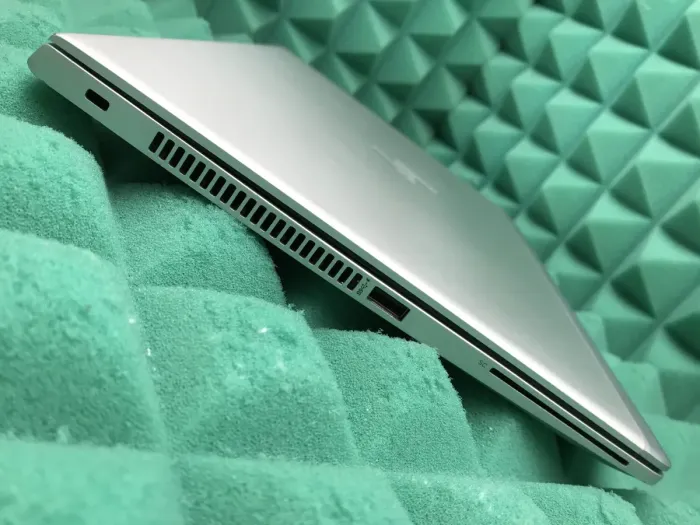 Ультрабук Б-клас HP EliteBook 830 G5 / 13.3" (1920x1080) IPS Touch / Intel Core i7-8650U (4 (8) ядра по 1.9 - 4.2 GHz) / 8 GB DDR4 / 256 GB SSD M.2 / Intel UHD Graphics 620 / WebCam / USB 3.1 / HDMI б/в - зображення 5