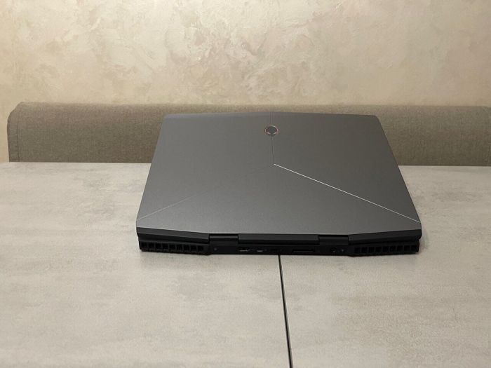 Ігровий ноутбук Dell Alienware m15 / 15,6" (1920x1080) IPS / Intel Core i7-8750H (6 (12) ядер по 2,2 - 4,1 ГГц) / 16 ГБ DDR4 / 256 ГБ SSD M.2 / nVidia GeForce RTX 2060, 6 ГБ GDDR6, 192-біт / Веб-камера б/в - зображення 8