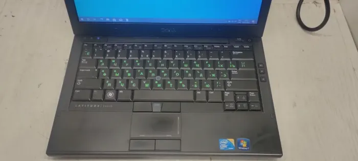Ноутбук Dell Latitude E4310 / 13.3" (1366x768) TN / Intel Core i5-520M (2 (4) ядра по 2.4 - 2.93 GHz) / 4 GB DDR3 / 250 GB HDD / Intel HD Graphics / WebCam б/в - зображення 3