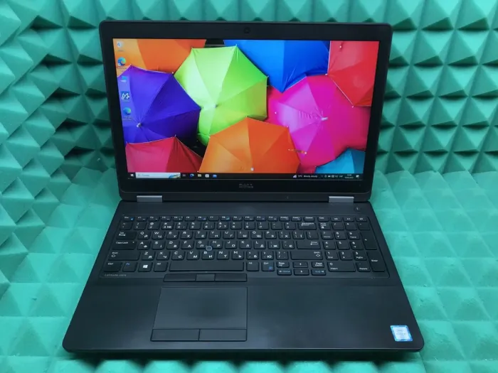 Ноутбук Б-клас Dell Latitude E5570 / 15.6" (1920x1080) IPS / Intel Core i5-6300U (2 (4) ядра по 2.4 - 3.0 GHz) / 8 GB DDR4 / 240 GB SSD / Intel HD Graphics 520 / WebCam / HDMI / Windows 10 б/в - зображення 2