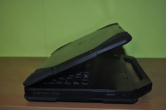 Захищений ноутбук Dell Latitude 5414 Rugged / 14" (1366x768) TN / Intel Core i5-6300U (2 (4) ядра по 2.4 - 3.0 GHz) / 16 GB DDR4 / 1000 GB SSD / Intel HD Graphics 520 / WebCam / Wi-Fi / Bluetooth / Windows 11 Pro б/в - зображення 13