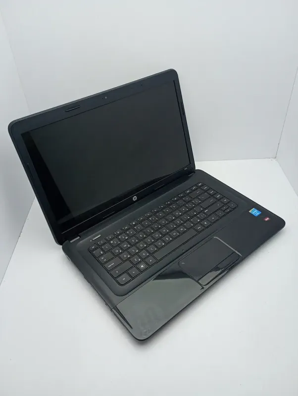 Ноутбук HP 2000 / 15.6" (1366x768) TN / Intel Pentium B960 (2 ядра по 2.2 GHz) / 6 GB DDR3 / 500 GB HDD / AMD Radeon HD 7400M, 1 GB GDDR3, 64-bit / WebCam б/в - зображення 3