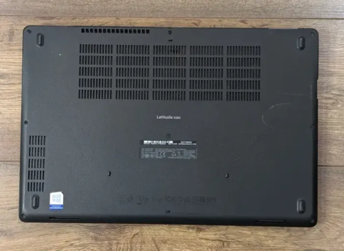 Ноутбук Dell Latitude 5580 / 15.6" (1920x1080) IPS / Intel Core i5-6300U (2 (4) ядра по 2.4 - 3.0 GHz) / 8 GB DDR4 / 250 GB SSD / Intel HD Graphics 520 / WebCam б/у - зображення 7