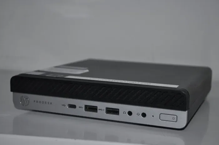 Неттоп HP ProDesk 600 G4 Desktop Mini USFF / Intel Core i3-8100T (4 ядра по 3.1 GHz) / 8 GB DDR4 / 128 GB SSD M.2 / Intel UHD Graphics 630 / Wi-Fi / Bluetooth / Windows 11 Pro б/в - зображення 2