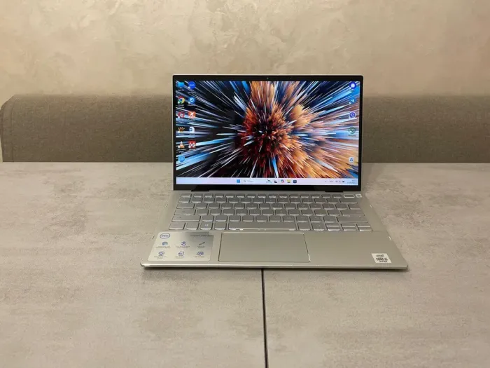 Ноутбук-трансформер Dell Inspiron 7300 2-in-1 / 13.3" (1920x1080) IPS Touch / Intel Core i5-10210U (4 (8) ядер по 1.6 - 4.2 GHz) / 8 GB DDR4 / 32 GB SSD M.2 + 512 GB SSD M.2 / Intel UHD Graphics / WebCam б/в - зображення 2