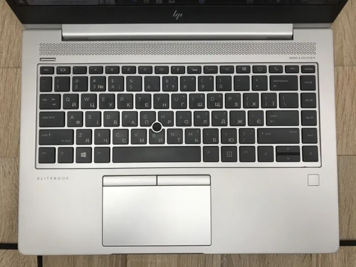 Ультрабук HP EliteBook 840 G6 / 14" (1920x1080) IPS Touch / Intel Core i7-8665U (4 (8) ядра по 1.9 - 4.8 GHz) / 8 GB DDR4 / 256 GB SSD M.2 / Intel UHD Graphics 620 / WebCam / Fingerprint / HDMI б/в - зображення 4