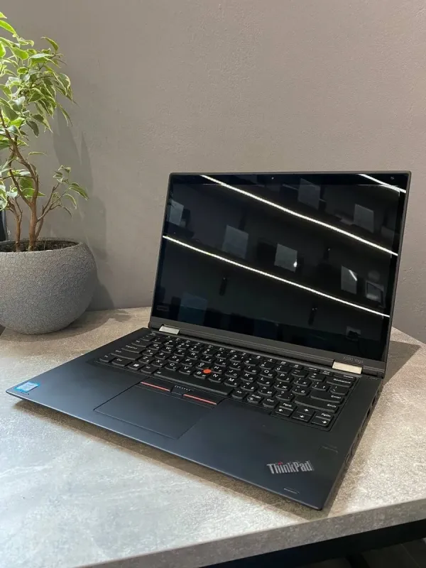 Ультрабук-трансформер Lenovo ThinkPad X380 Yoga / 13.3" (1920x1080) TN / Intel Core i5-8350U (4 (8) ядра по 1.7 - 3.6 GHz) / 16 GB DDR4 / 256 GB SSD M.2 / Intel UHD Graphics 620 / WebCam / Win 10 б/в - зображення 2