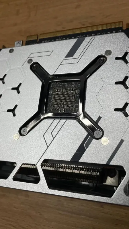 Дискретна відеокарта AMD Radeon RX 5700 XT, 8 GB GDDR6, 256-bit / 2x HDMI, 2x DisplayPort б/в - зображення 11