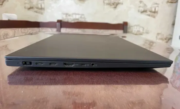 Робоча станція Lenovo ThinkPad P1 / 15.6" (1920x1080) IPS / Intel Core i7-8750H (6 (12) ядер по 2.2 - 4.1 GHz) / 16 GB DDR4 / 256 GB SSD / nVidia Quadro P1000, 4 GB GDDR5, 128-bit / WebCam б/в - зображення 6