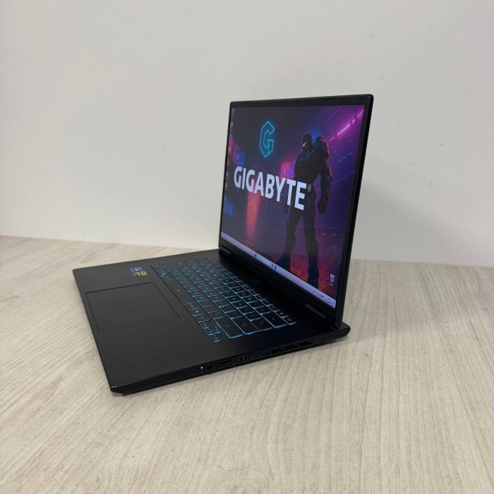 Ігровий ноутбук Gigabyte A16 CVH / 16" (1920x1200) IPS / Intel Core i7-13620H (10 (16) ядер по 2,4 - 4,9 ГГц) / 16 ГБ DDR5 / 1000 ГБ SSD NVMe / nVidia GeForce RTX 5060, 8 ГБ GDDR7, 128-біт / Веб-камера б/в - зображення 5