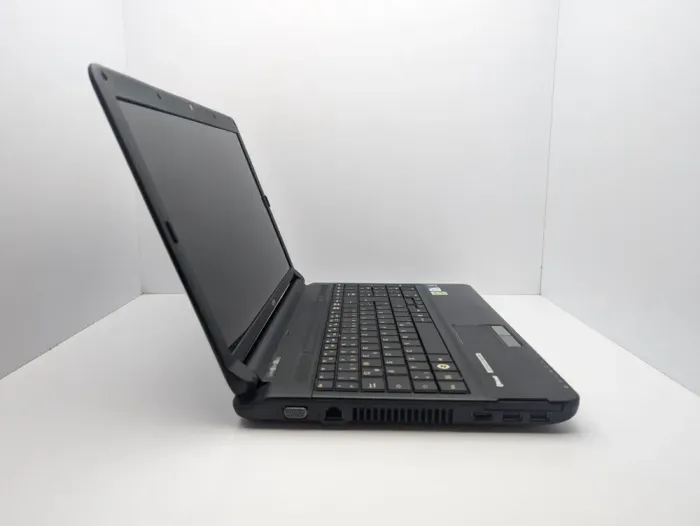 Ноутбук Fujitsu Lifebook A530 / 15" (1366x768) TN / Intel Core i3-370M (2 (4) ядра по 2.4 GHz) / 6 GB DDR3 / 500 GB HDD / Intel HD Graphics / WebCam б/в - зображення 5
