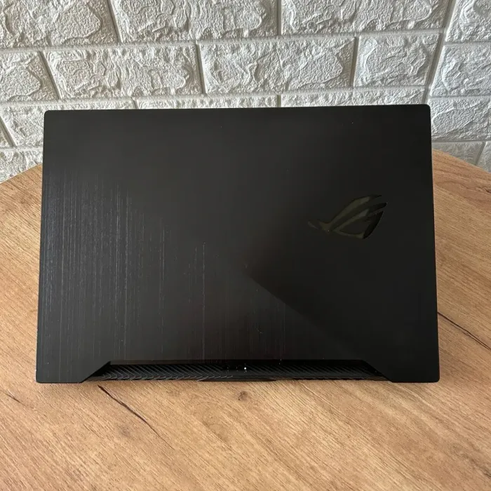 Ігровий ноутбук Б-клас Asus ROG Zephyrus G15 GA502IV / 15.6" (1920x1080) IPS / AMD Ryzen 9 4900HS (8 (16) ядер по 3.0 - 4.3 GHz) / 16 GB DDR4 / 1000 GB SSD / nVidia GeForce RTX 2060 Max-Q, 6 GB GDDR6, 192-bit / WebCam б/в - зображення 3