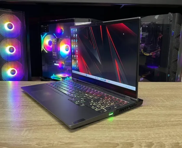 Ігровий ноутбук Lenovo Legion 7 / 15.6" (1920x1080) IPS / Intel Core i7-10750H (6 (12) ядер по 2.6 - 5.0 GHz) / 16 GB DDR4 / 1000 GB SSD / nVidia GeForce RTX 2070 Super, 8 GB GDDR6, 256-bit / WebCam б/в - зображення 5