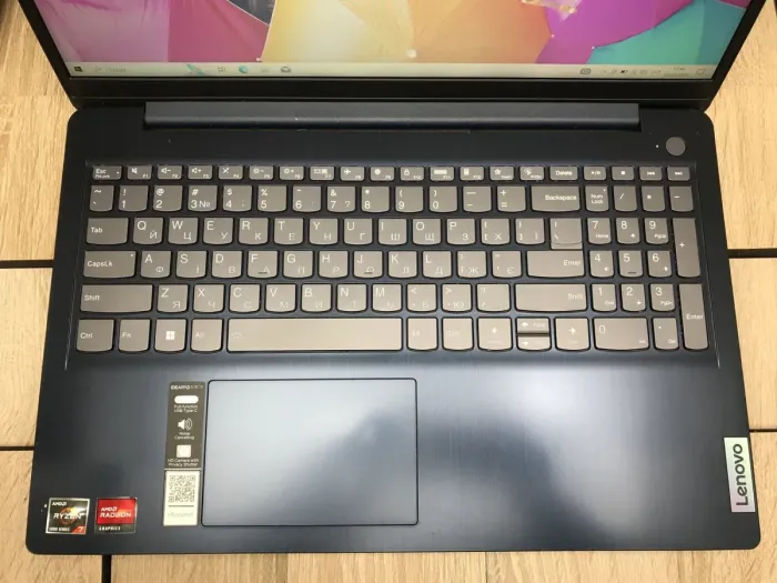 Ультрабук Б-клас Lenovo IdeaPad 3 15ABA7 / 15.6" (1920x1080) IPS / AMD Ryzen 7 5825U (8 (16) ядра по 2.0 - 4.5 GHz) / 8 GB DDR4 / 256 GB SSD / AMD Radeon Graphics / WebCam б/в - зображення 4