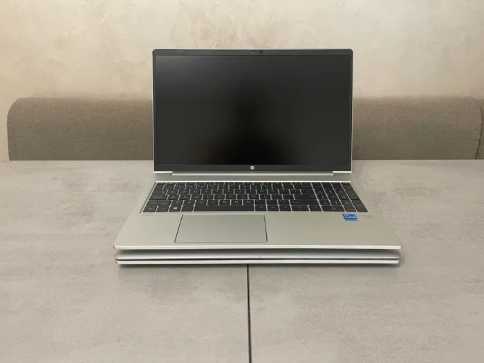 Ультрабук Б-клас HP ProBook 650 G8 / 15.6" (1920x1080) IPS / Intel Core i5-1135G7 (4 (8) ядра по 2.4 - 4.2 GHz) / 16 GB DDR4 / 256 GB SSD M.2 / Intel Iris Xe Graphics / WebCam / Fingerprint б/в - зображення 3
