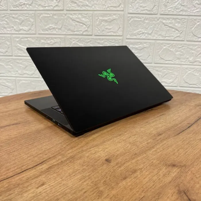 Ігровий ноутбук Б-клас Razer Blade 14 RZ09-0370 / 14" (1920x1080) IPS / AMD Ryzen 9 5900HX (8 (16) ядер по 3.3 - 4.6 GHz) / 16 GB DDR4 / 1000 GB SSD NVMe / nVidia GeForce RTX 3060, 6 GB GDDR6, 192-bit / WebCam б/в - зображення 6