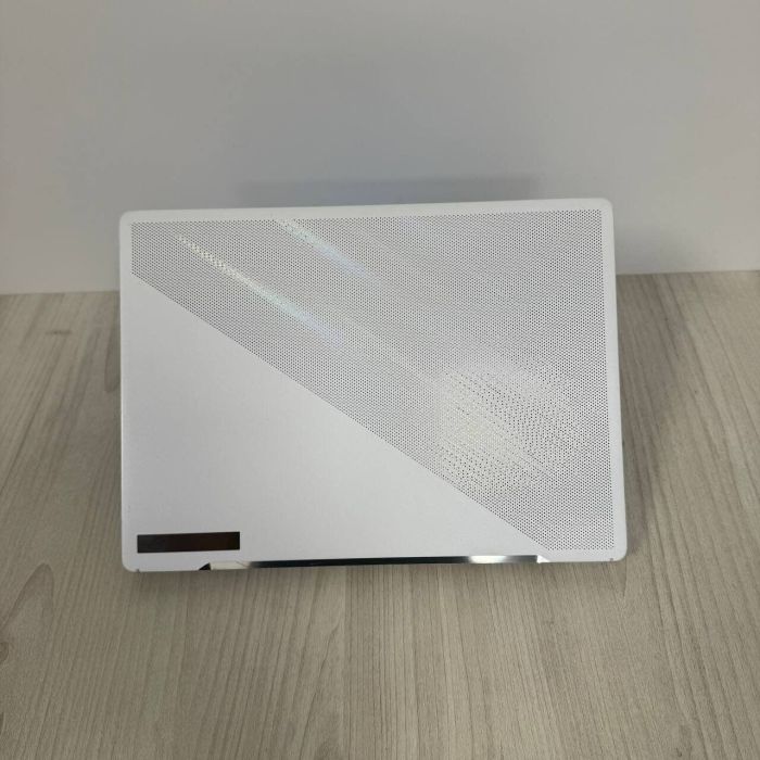 Ігровий ультрабук Asus ROG Zephyrus G14 GA402XY / 14" (2560x1600) IPS / AMD Ryzen 9 7940HS (8 (16) ядер по 4.0 - 5.2 GHz) / 32 GB DDR5 / 1000 GB SSD NVMe / nVidia GeForce RTX 4090, 16 GB GDDR6, 256-bit / WebCam б/в - зображення 3