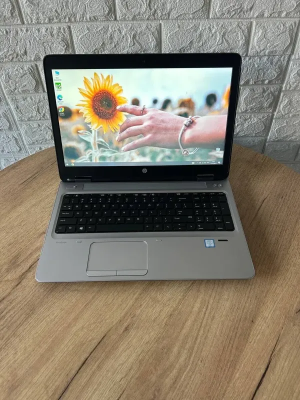 Ноутбук Б-клас HP ProBook 650 G2 / 15.6" (1920x1080) TN / Intel Core i7-6600U (2 (4) ядра по 2.6 - 3.4 GHz) / 8 GB DDR4 / 256 GB SSD M.2 / Intel HD Graphics 520 / WebCam / VGA б/в - зображення 2