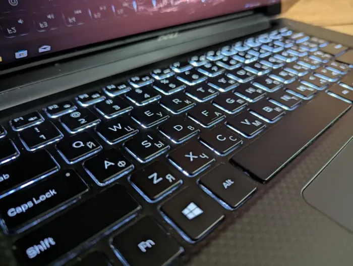 Ігровий ноутбук Б-клас Dell XPS 15 9550 / 15.6" (3840x2160) IPS Touch / Intel Core i7-6700HQ (4 (8) ядра по 2.6 - 3.5 GHz) / 16 GB DDR4 / 512 GB SSD / nVidia GeForce GTX 960M, 2 GB GDDR5, 128-bit / HDMI / Windows 10 б/в - зображення 7