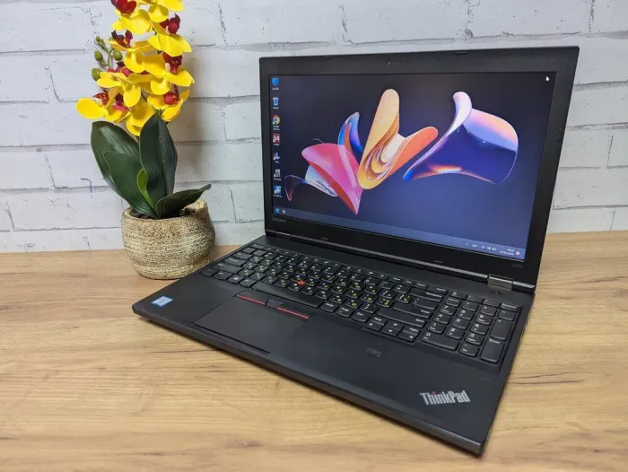 Ноутбук Б-клас Lenovo ThinkPad L570 / 15.6" (1366x768) TN / Intel Core i5-6300U (2 (4) ядра по 2.4 - 3.0 GHz) / 8 GB DDR4 / 128 GB SSD / Intel HD Graphics 520 / WebCam б/в - зображення 5