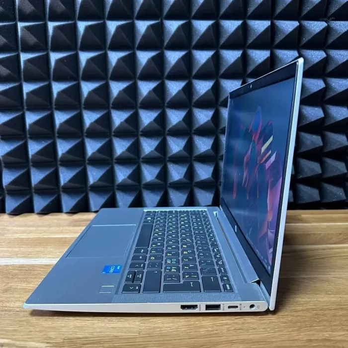 Ультрабук Б-клас HP ProBook 430 G8 / 13.3" (1366x768) TN / Intel Core i3-1115G4 (2 (4) ядра по 4.1 GHz) / 16 GB DDR4 / 256 GB SSD / Intel UHD Graphics / WebCam б/в - зображення 4