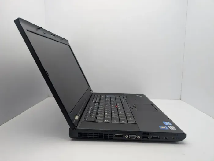 Ноутбук Lenovo ThinkPad T520 / 15.6" (1366x768) TN / Intel Core i5-2520M (2 (4) ядра по 2.5 - 3.2 GHz) / 6 GB DDR3 / 240 GB SSD / Intel HD Graphics 3000 / WebCam / DVD-ROM б/в - зображення 4