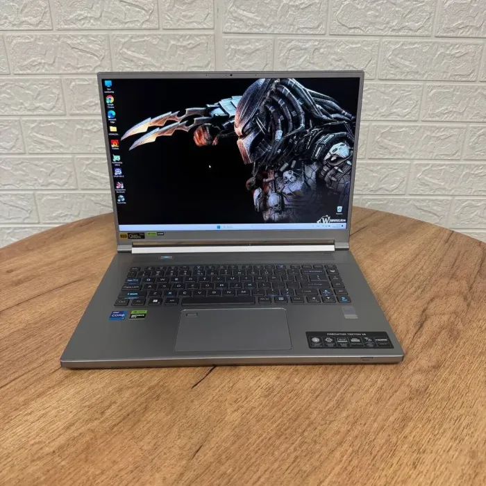 Ігровий ультрабук Acer Predator Triton PT16-51 / 16" (2560x1600) IPS / Intel Core i7-13700H (14 (20) ядер по 2.4 - 5.0 GHz) / 16 GB DDR5 / 1000 GB SSD / nVidia GeForce RTX 4070, 8 GB GDDR6, 128-bit / WebCam б/в - зображення 2